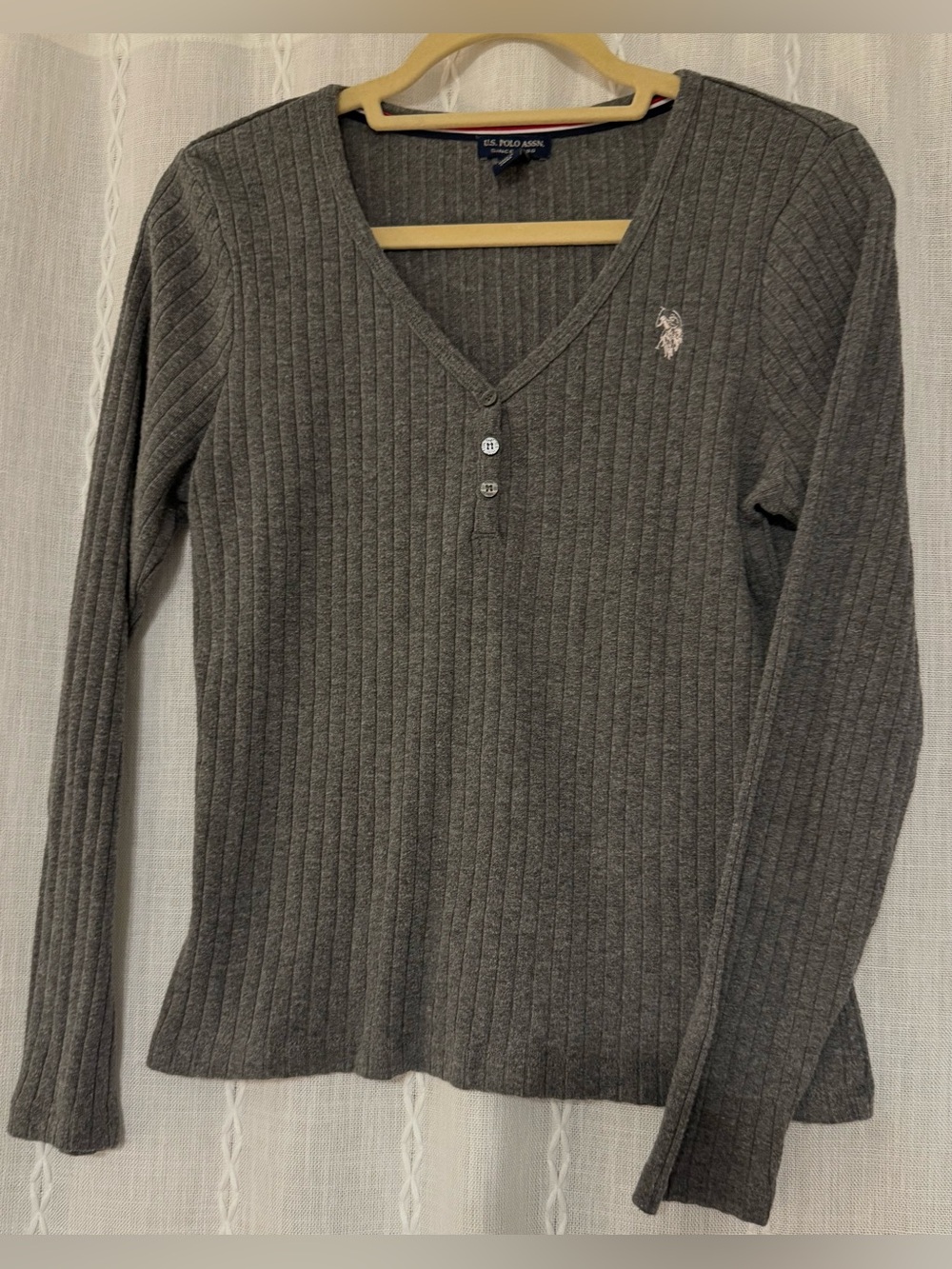 U.S. Polo Assn ribbed knit, pullover top. Gray with pale pink logo. Sz. M